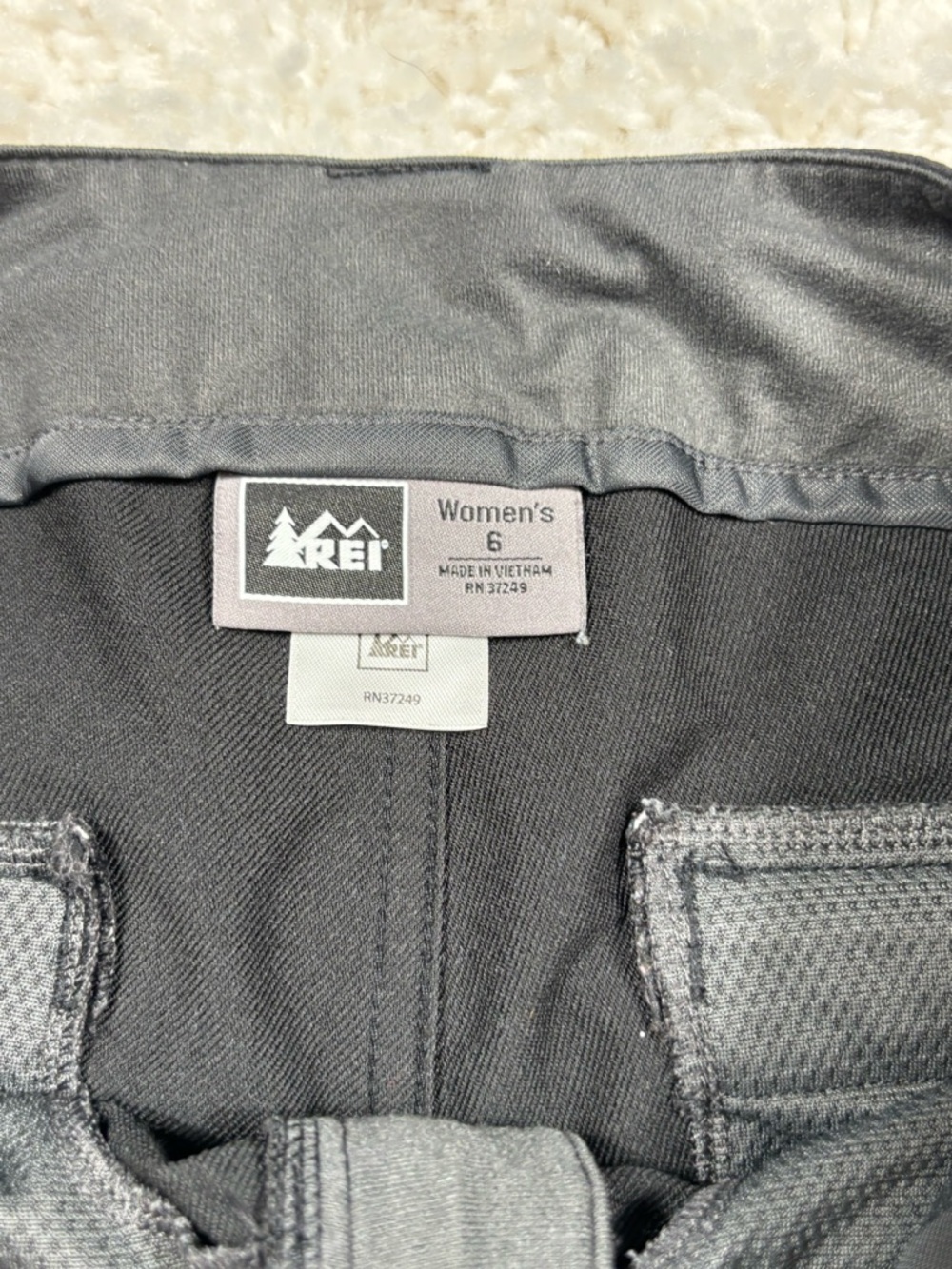 REI Women’s Softshell Pants Size 6 Black Hiking Outdoor Zip Ankle - Picture 5 of 12